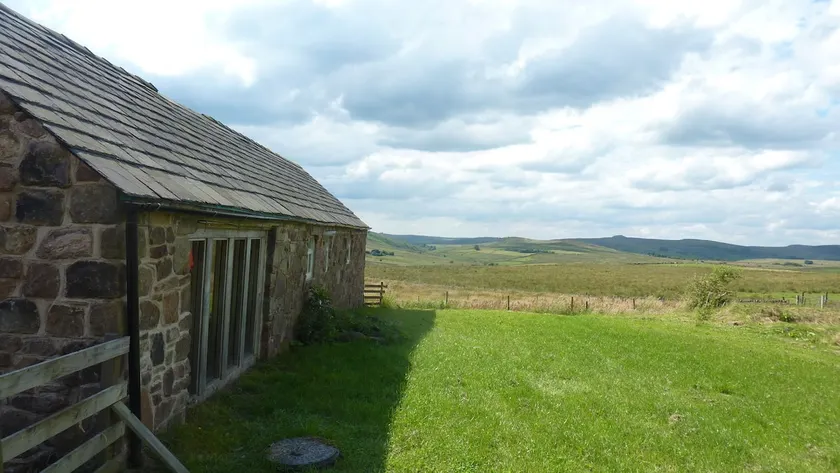 Hazel Barrow Farm Cottage - Image 1