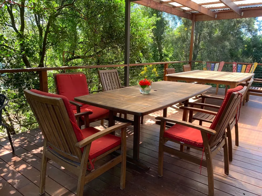 King Parrot Tree House - Image 1