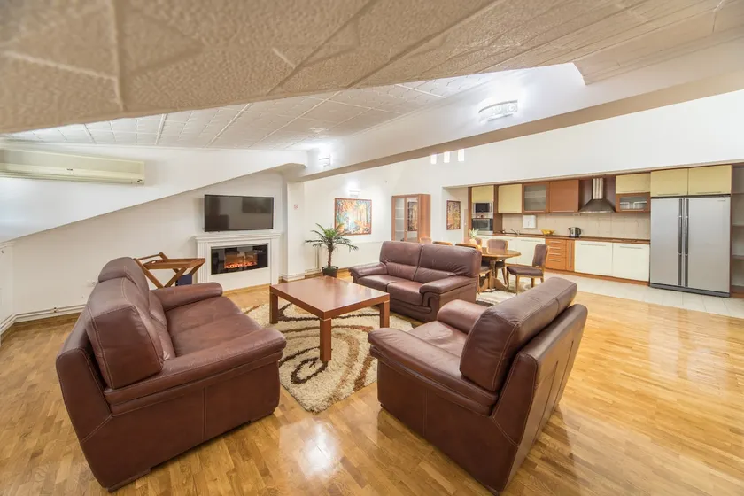 【F Apartments】- Deluxe Apartment - Image 1