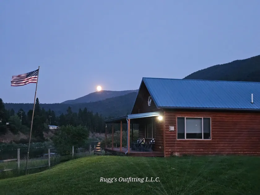 Rugg's R&R River View Cabin - Image 1