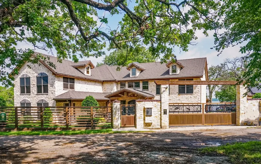 Amazing lakefront home with custom boat dock! - Image 1