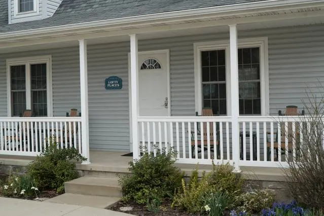 Lofty Places Cottage/walk to Main St Berlin - Image 1