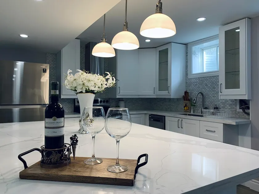 Luxurious, one bedroom apartment, in Mt. Pleasant. - Image 1