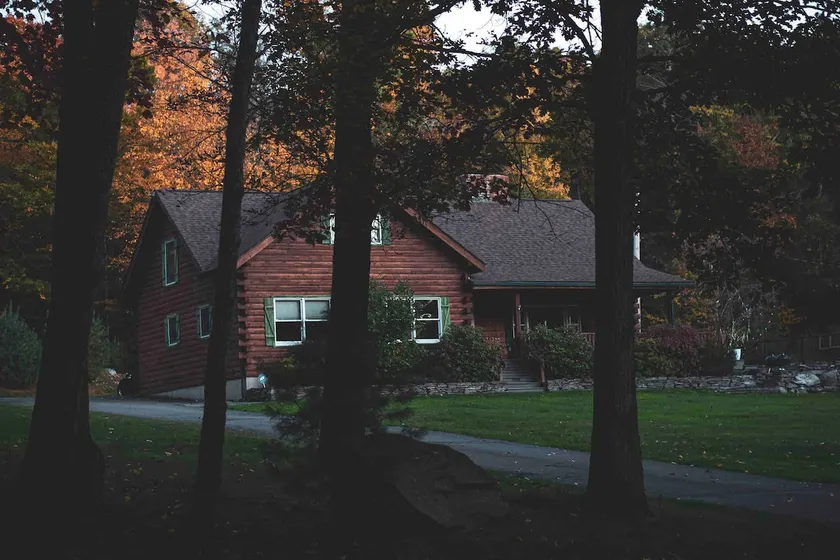 Cheerful Log Cabin for memorable family moments. - Image 1