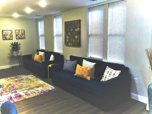 Gorgeous Brand New Condo Fully Loaded Mins to NYC - Image 1