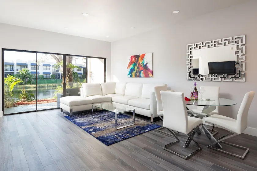 Beautiful Pool 5m to the Beach Downtown & Shopping - Image 1