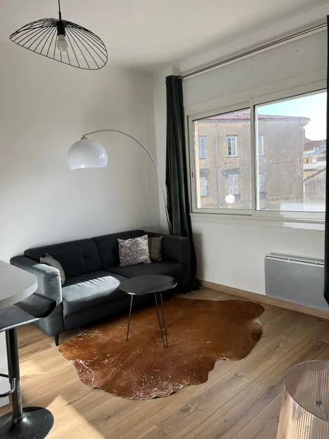 1 bedroom with parking space, in the city center - Image 1