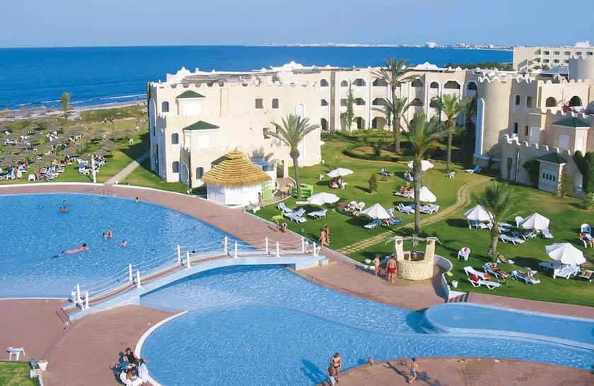 Family suite in the center of the Mahdia Beach Hotel - Image 1