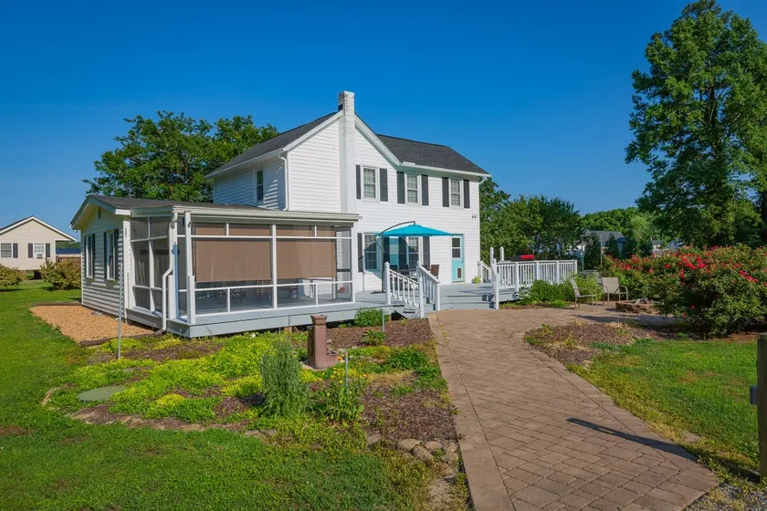 Rum Punch Older farmhouse on large lot. - Image 1