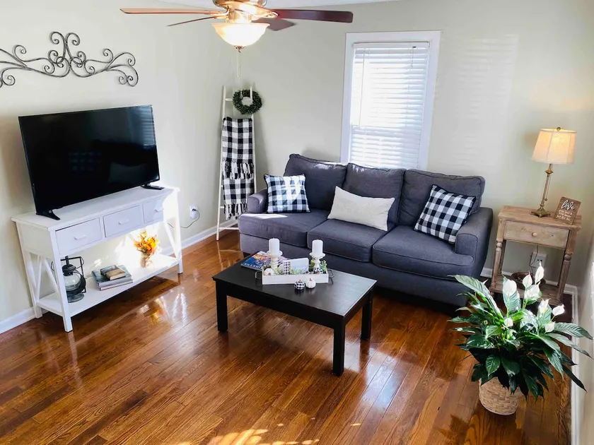 ENTIRE LITTLE ROCK AREA HOME HOSTED BY D&K - Image 1