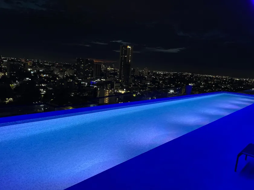 Amazing 6th-floor apartment - Image 1