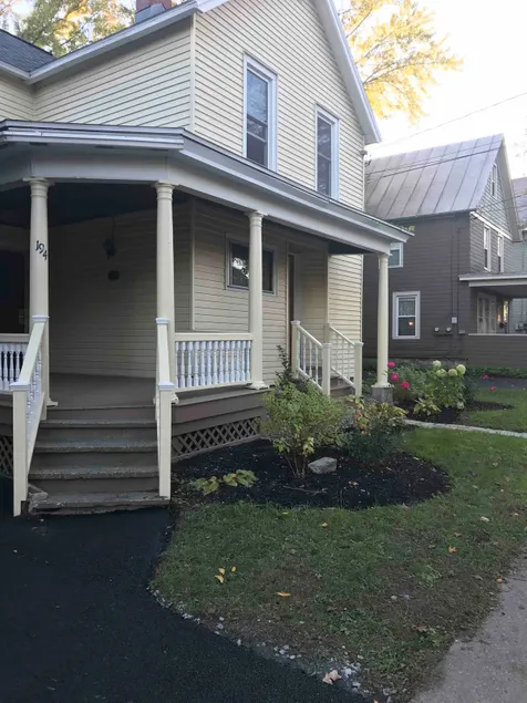 Downtown Saratoga- Near Broadway & pet friendly! - Image 1