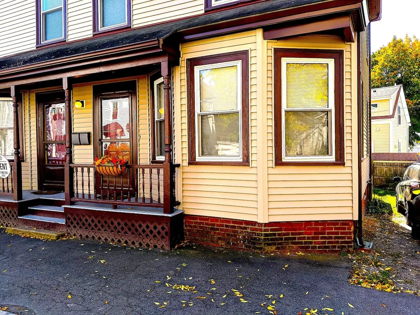 Lovely Downtown Beverly - Image 1