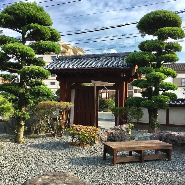”As if you were the lord of a castle” Why not travel back in time to the Edo period in an old house surrounded by stone walls and a Japanese garden? - Image 1