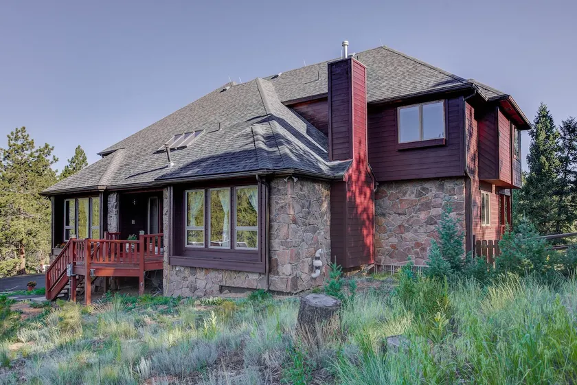 Spacious Mountain Home - Image 1