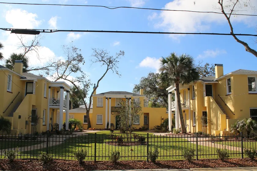 C5 Perfect location in city center, patio, beaches - Image 1