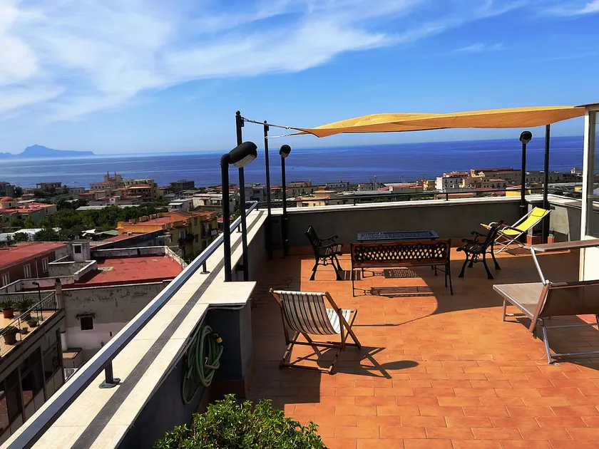 Panoramic two-room apartment on the Gulf of Naples and Vesuvius - Image 1