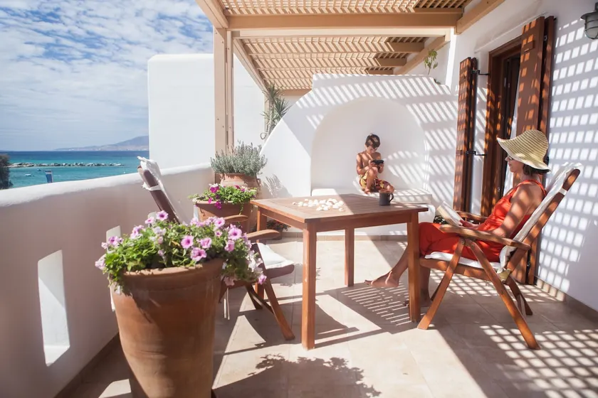 Steps to Beach, Spacious Flat, Large Balcony |Argo - Image 1