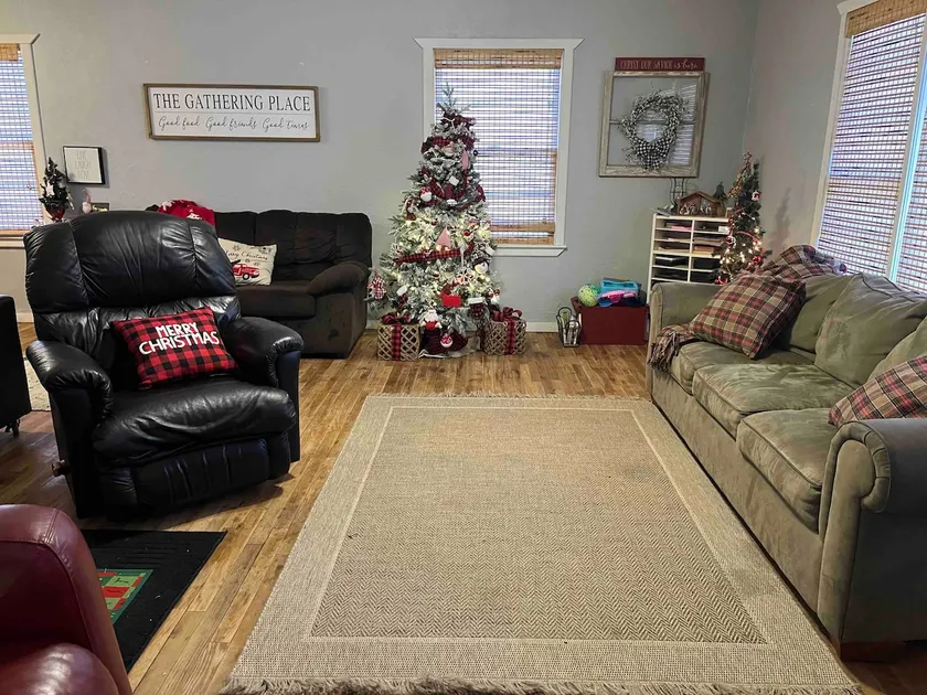 Cheerful 2 bedroom home close to downtown Tish! - Image 1