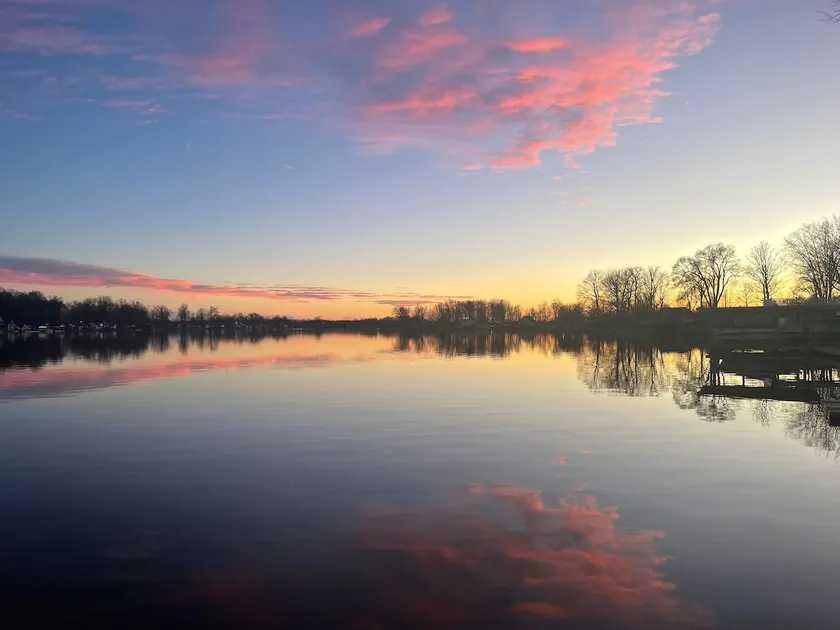 Lakefront views at our Long Island Lookout! - Image 1
