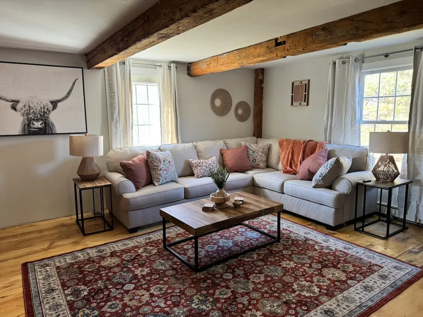 Charming First Floor Farmhouse - Image 1