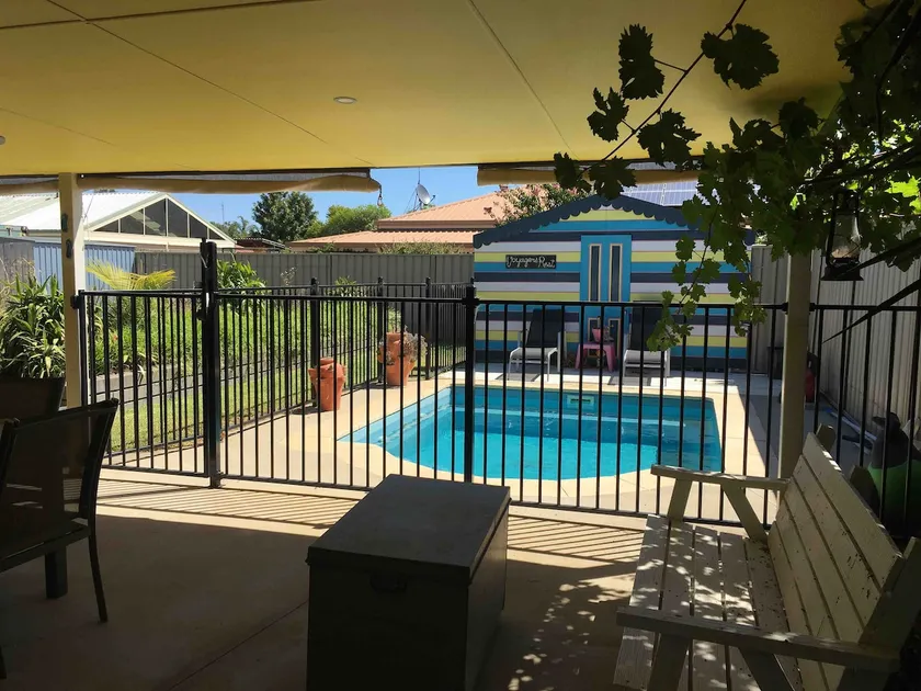 Poolside in sunny Echuca - Image 1