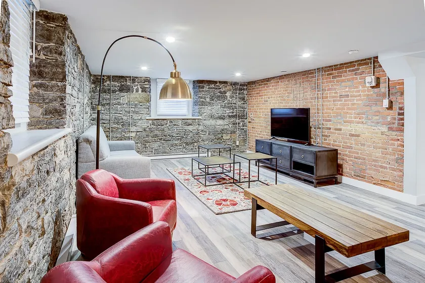 Chic and modern 2 bedroom loft | Old Quebec - Image 1