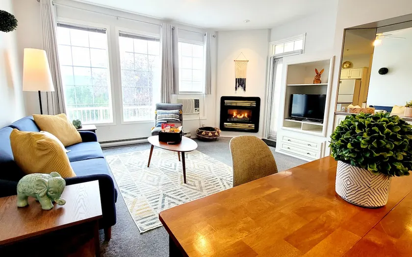 Modern / Pool & Golf Nearby /King Bed / BBQ - Image 1