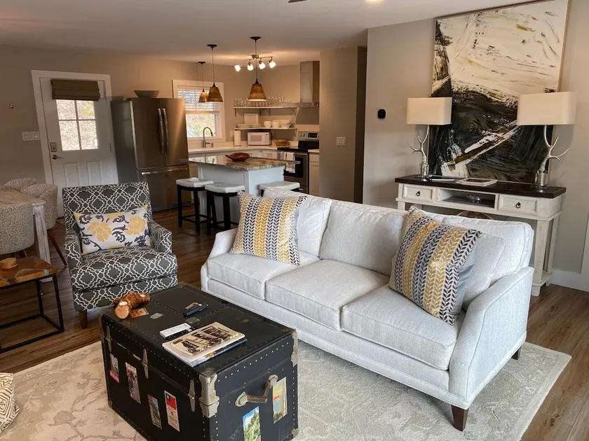 Deluxe 2 King Suites–Walk to Downtown Highlands NC– Fireplace & Fiber Optic - Image 1