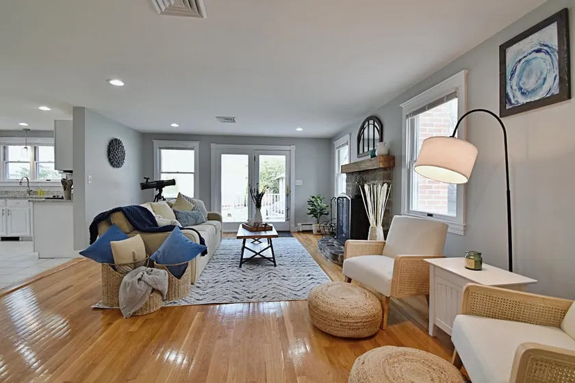 Spacious, Comfy Colonial, minutes to Boston and highways - Image 1