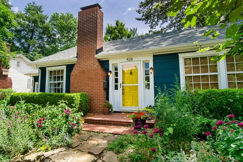 Yellow Door Cottage, Quiet St., Near Downtown/MSU - Image 1