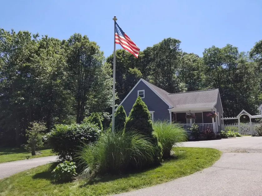 Classic CT Cottage w/ Trail by Harkness Park/Ocean - Image 1