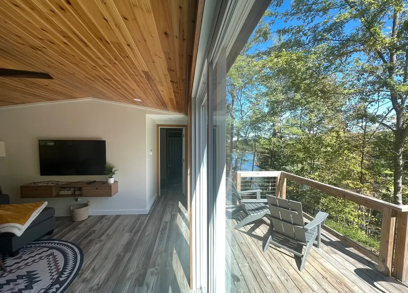 Mountain cabin feel on Hyco Lake. - Image 1
