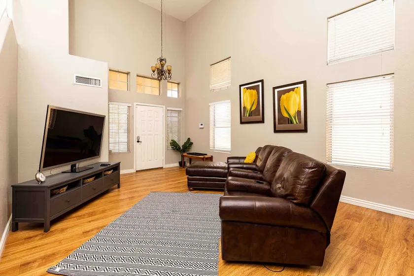 8 beds/Perfect for workers/Cards Stadium - Image 1