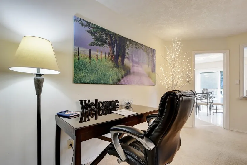 Victoria's West Coast Living, 3 bdr, 2000 sqft - Image 1