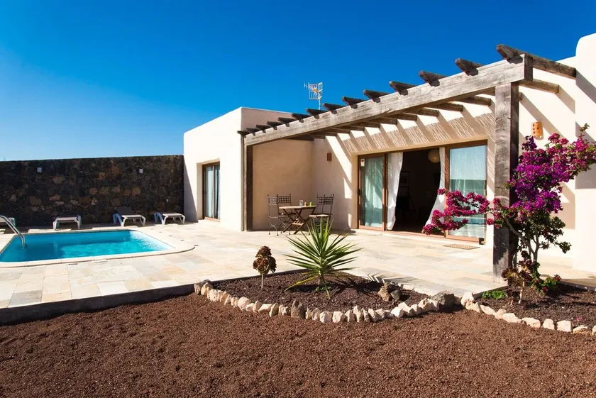 Villa Upupa - awesome villa in La Oliva with huge garden and private pool - Image 1