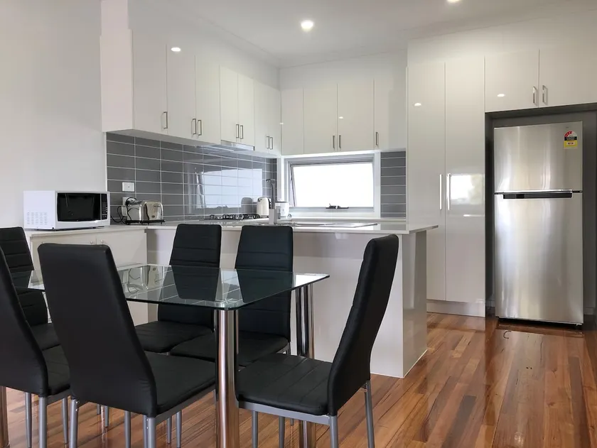 Brand new home! 20 MINS TO AIRPORT! FREE WIFI - Image 1