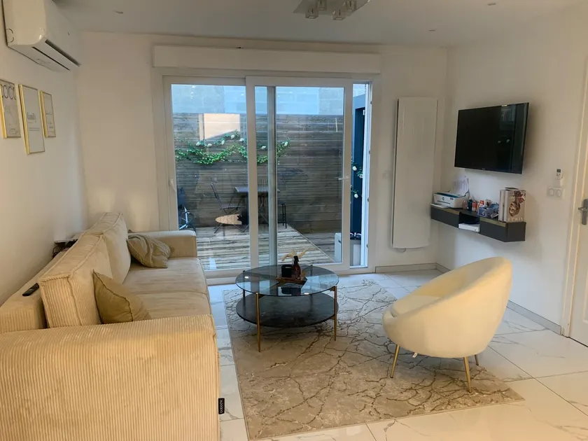 Air-conditioned house with large terrace, 2 minutes from the city center - Image 1