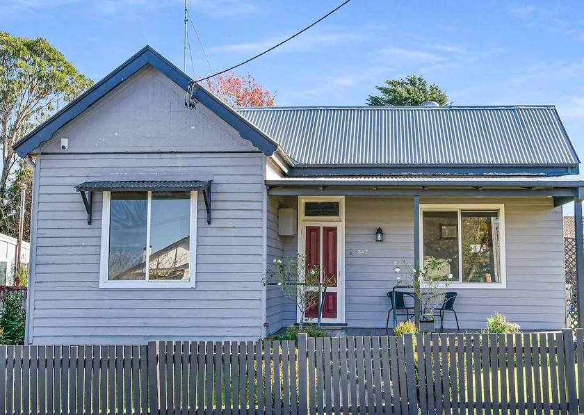 Cottage on Lords - Image 1