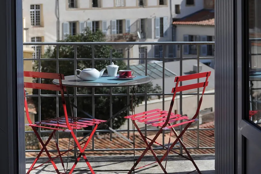 2 Balconies real AC 65m²/Huge sight over roofs. - Image 1