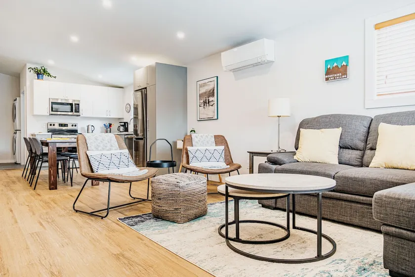 The Snowshed - Renovated 2-bedroom suite - Image 1