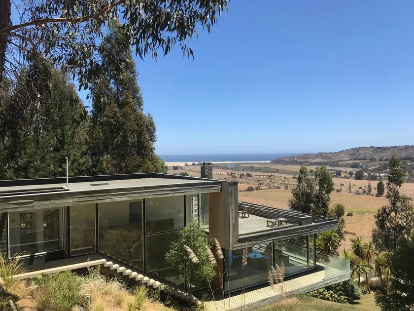 Modern house with ocean view - Image 1