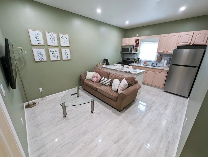 Cozy Downtown Loft | Walk to Shops & Dining - Image 1