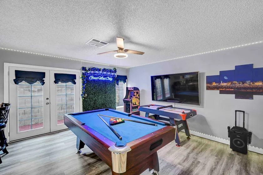 Blissful Pool House 7mi to Strip - Image 1