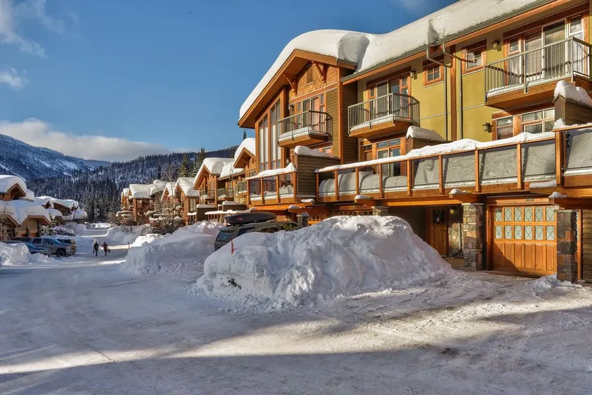 Luxury Woodhaven Ski-In/Ski-Out Chalet | Sleeps 8 - Image 1