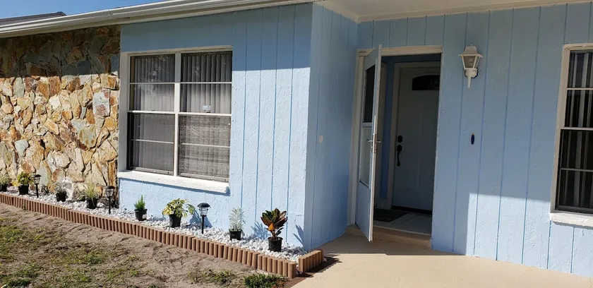 Cozy Carrolwood centrally located to all 1/1 - Image 1