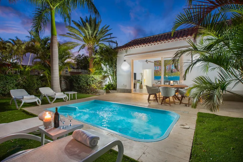 Relax Private villa with Heated pool, 3 bedrooms - Image 1