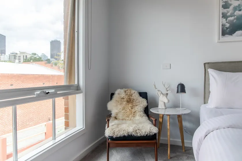 Luxury spacious 2 Bedroom Fitzroy Apartment - Image 1
