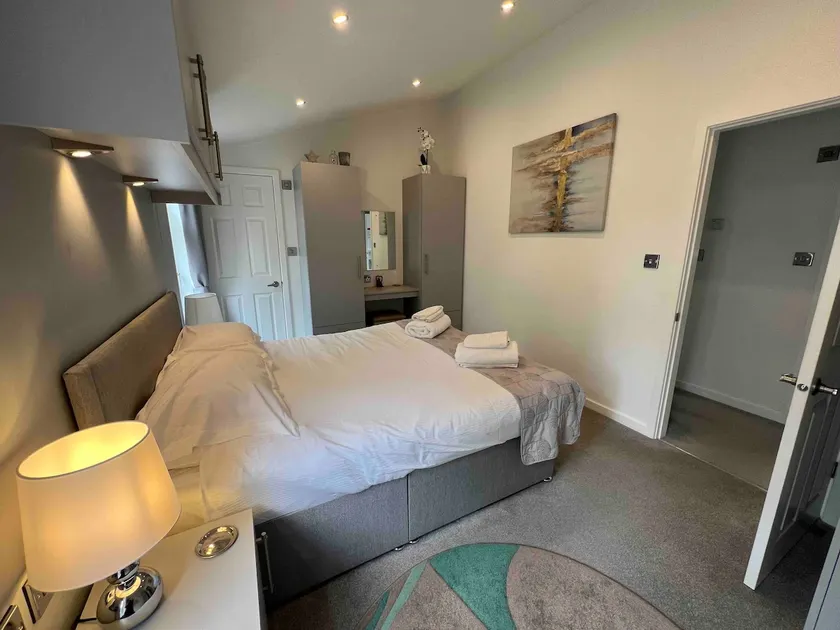 Fox Lodge at Owlet Hideaway - with Hot Tub, Near York - Image 1