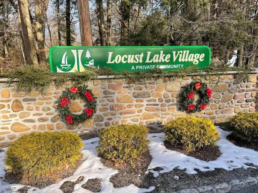 Pocono Lake House With Beautiful Lake View - Image 1